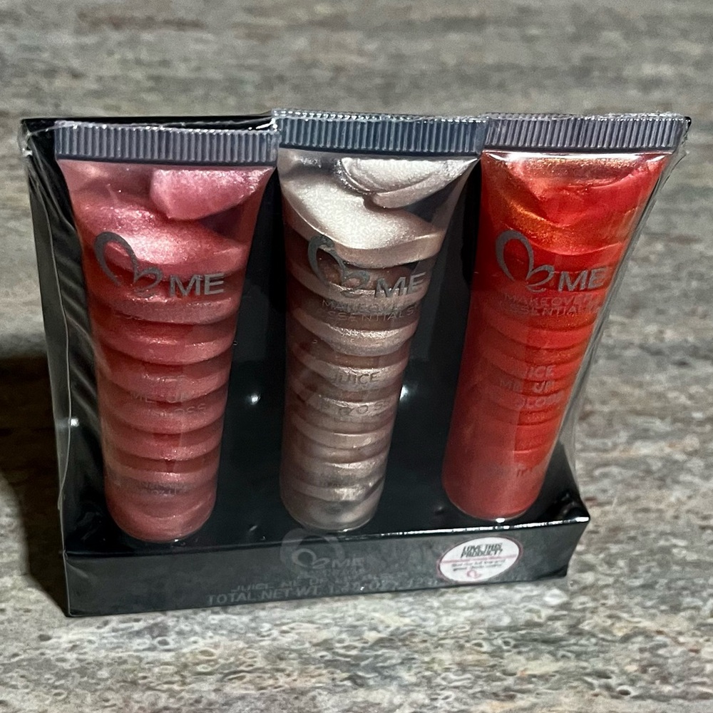 New 3-Pack Me Makeover Essentials Juicy Me Lip Gloss Trio